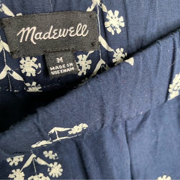 Madewell Pull-On Short  in  Navy Blue and White Flowerstamp Size Medium - Picture 3 of 6